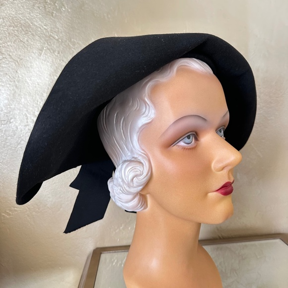 IRRESISTIBLE 1930s\' BLACK FELT WIDE BRIM HAT WITH WHITE OSTRICH FEATHER main image 9
